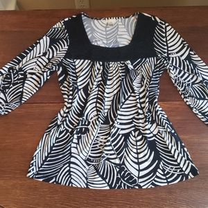 ♦️FINAL PRICE Bestoiu Black-n-White Flowy Top